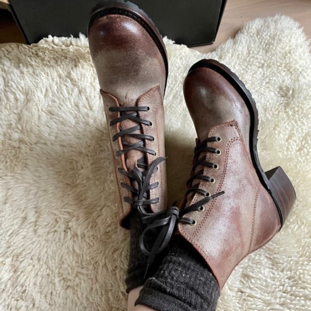 TRENDING Frye Sabrina 6G White Grey Suede Leather Lace Up Moto Combat Ankle Boot - Picture 6 of 16